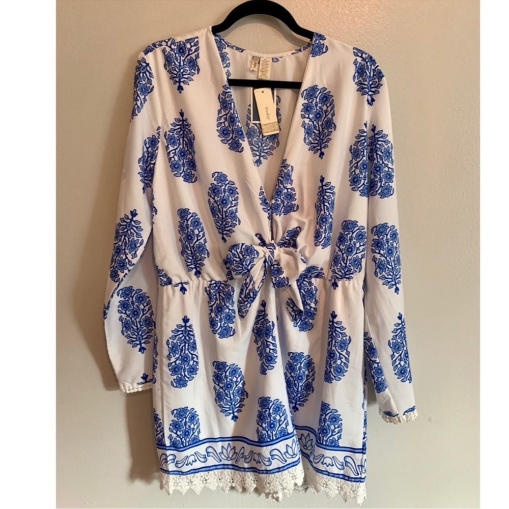 White and blue floral romper‎ excellent new without tags